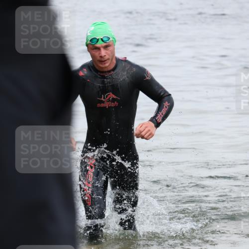 21.06.2025 - 27. Vierlanden-Triathlon Lena Gebhardt http://msf.ph/oto/8036790 15.06.2025 12:02:13 Schwimmen 995 meine-sportfotos.de