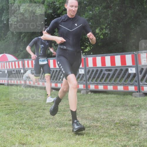 21.06.2025 - 27. Vierlanden-Triathlon KatJ http://msf.ph/oto/8036801 15.06.2025 14:15:46 Ziel 1210, 1217, 1293 meine-sportfotos.de