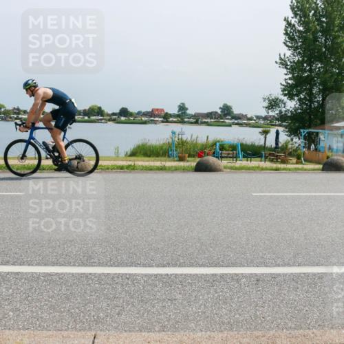 21.06.2025 - 27. Vierlanden-Triathlon H.Heesch http://msf.ph/oto/8036806 15.06.2025 11:46:42 Radfahren 222, 678 meine-sportfotos.de