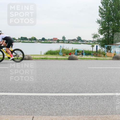15.06.2025 - 27. Vierlanden-Triathlon H.Heesch http://msf.ph/oto/8036833 15.06.2025 10:49:57 Radfahren 250, 394, 423 meine-sportfotos.de