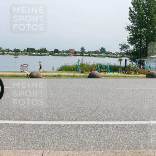 21.06.2025 - 27. Vierlanden-Triathlon H.Heesch http://msf.ph/oto/8036844 15.06.2025 11:46:58 Radfahren 801 meine-sportfotos.de