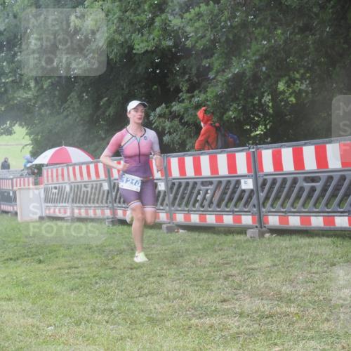 21.06.2025 - 27. Vierlanden-Triathlon KatJ http://msf.ph/oto/8036848 15.06.2025 14:15:49 Ziel 1173, 1210 meine-sportfotos.de