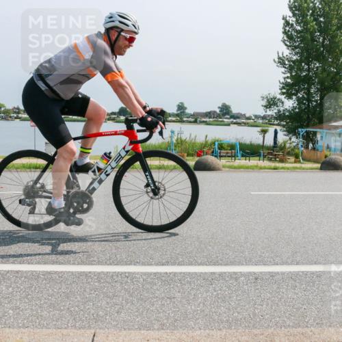 21.06.2025 - 27. Vierlanden-Triathlon H.Heesch http://msf.ph/oto/8036849 15.06.2025 11:46:59 Radfahren 801 meine-sportfotos.de