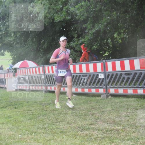 21.06.2025 - 27. Vierlanden-Triathlon KatJ http://msf.ph/oto/8036854 15.06.2025 14:15:49 Ziel 1173, 1210 meine-sportfotos.de