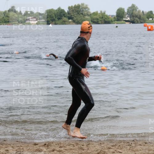 21.06.2025 - 27. Vierlanden-Triathlon Lena Gebhardt http://msf.ph/oto/8036857 15.06.2025 12:02:28 Schwimmen 1000 meine-sportfotos.de