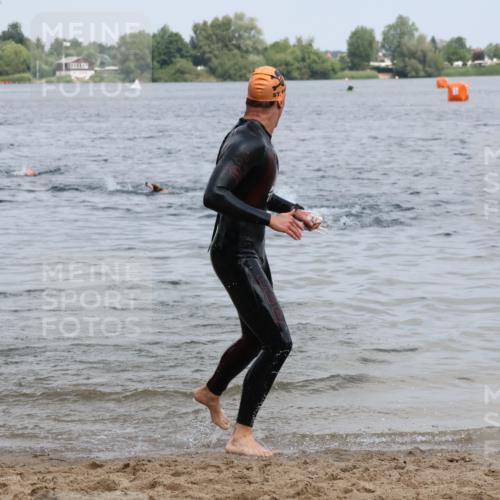 21.06.2025 - 27. Vierlanden-Triathlon Lena Gebhardt http://msf.ph/oto/8036861 15.06.2025 12:02:28 Schwimmen 1000 meine-sportfotos.de