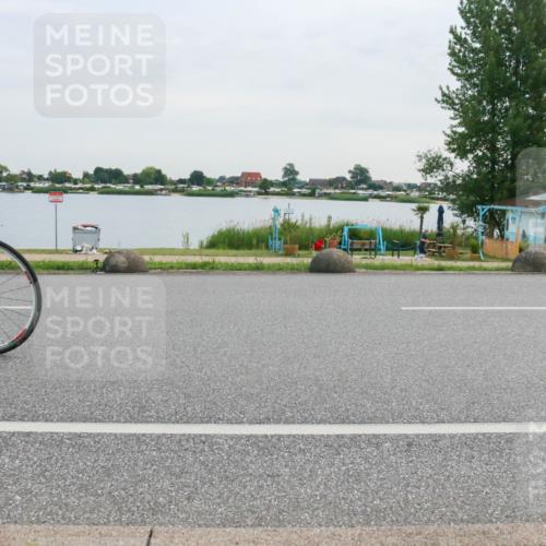 15.06.2025 - 27. Vierlanden-Triathlon H.Heesch http://msf.ph/oto/8036863 15.06.2025 10:49:57 Radfahren 250, 394, 423 meine-sportfotos.de