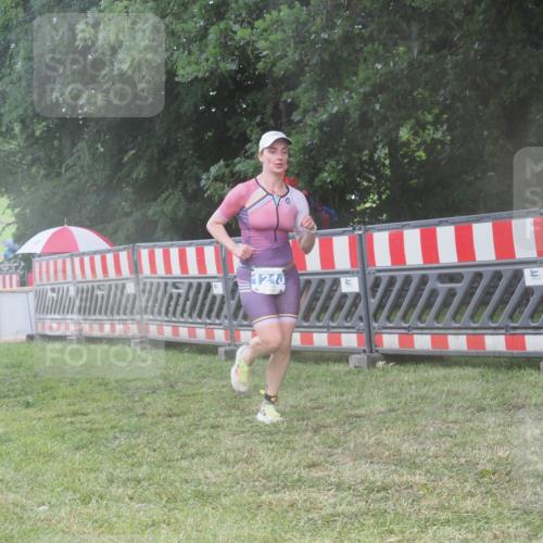 21.06.2025 - 27. Vierlanden-Triathlon KatJ http://msf.ph/oto/8036864 15.06.2025 14:15:50 Ziel 1173, 1210 meine-sportfotos.de