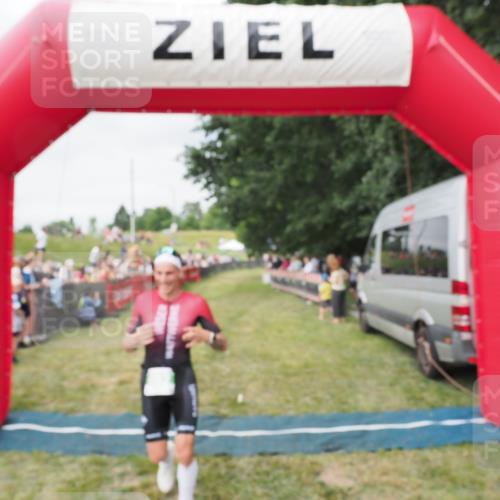 21.06.2025 - 27. Vierlanden-Triathlon MichiJ http://msf.ph/oto/8036865 15.06.2026 13:06:05 Ziel 692, 837, 1017 meine-sportfotos.de