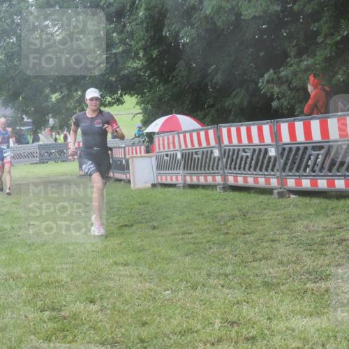 21.06.2025 - 27. Vierlanden-Triathlon KatJ http://msf.ph/oto/8036867 15.06.2025 14:15:57 Ziel 1173, 1277 meine-sportfotos.de