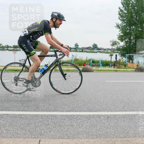 15.06.2025 - 27. Vierlanden-Triathlon H.Heesch http://msf.ph/oto/8036869 15.06.2025 10:49:57 Radfahren 250, 394, 423 meine-sportfotos.de