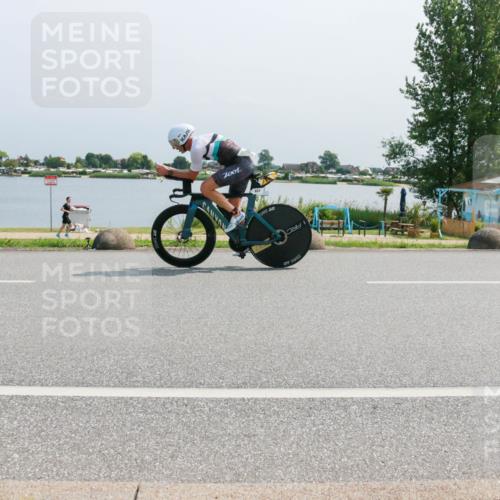 21.06.2025 - 27. Vierlanden-Triathlon H.Heesch http://msf.ph/oto/8036882 15.06.2025 11:47:01 Radfahren 801, 831 meine-sportfotos.de