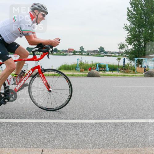 15.06.2025 - 27. Vierlanden-Triathlon H.Heesch http://msf.ph/oto/8036886 15.06.2025 10:49:58 Radfahren 215, 250, 394, 423 meine-sportfotos.de