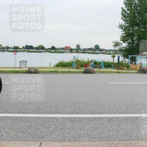 15.06.2025 - 27. Vierlanden-Triathlon H.Heesch http://msf.ph/oto/8036899 15.06.2025 10:50:03 Radfahren 150, 215, 250 meine-sportfotos.de
