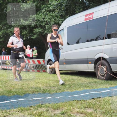 21.06.2025 - 27. Vierlanden-Triathlon KatJ http://msf.ph/oto/8036904 15.06.2025 11:26:30 Schwimmen  meine-sportfotos.de