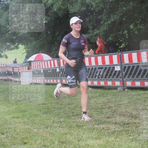 21.06.2025 - 27. Vierlanden-Triathlon KatJ http://msf.ph/oto/8036905 15.06.2025 14:15:58 Ziel 1173, 1277 meine-sportfotos.de