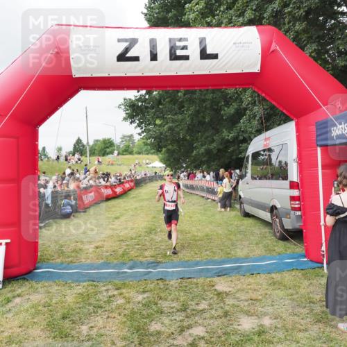 21.06.2025 - 27. Vierlanden-Triathlon MichiJ http://msf.ph/oto/8036916 15.06.2026 13:06:30 Ziel 127 meine-sportfotos.de