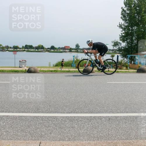 21.06.2025 - 27. Vierlanden-Triathlon H.Heesch http://msf.ph/oto/8036926 15.06.2025 11:47:04 Radfahren 647, 710, 734, 763, 831 meine-sportfotos.de