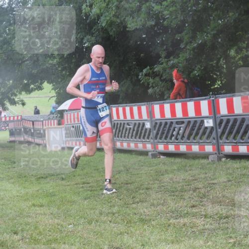 21.06.2025 - 27. Vierlanden-Triathlon KatJ http://msf.ph/oto/8036939 15.06.2025 14:16:01 Ziel 1277 meine-sportfotos.de