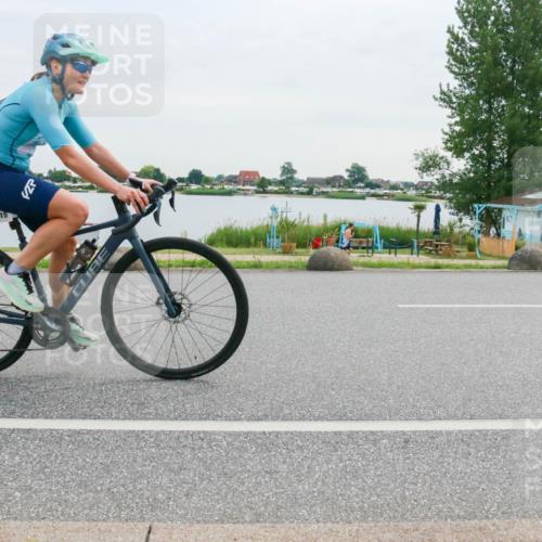 15.06.2025 - 27. Vierlanden-Triathlon H.Heesch http://msf.ph/oto/8036945 15.06.2025 10:50:03 Radfahren 150, 215, 250 meine-sportfotos.de