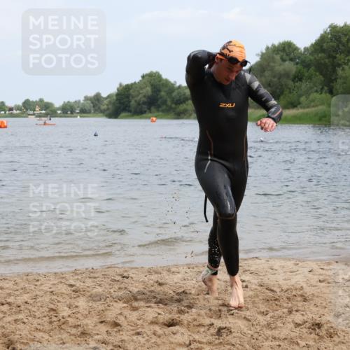 21.06.2025 - 27. Vierlanden-Triathlon Lena Gebhardt http://msf.ph/oto/8036949 15.06.2025 12:02:49 Schwimmen 999, 1001, 1003 meine-sportfotos.de