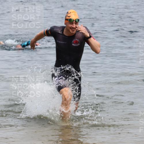 21.06.2025 - 27. Vierlanden-Triathlon Lena Gebhardt http://msf.ph/oto/8036966 15.06.2025 12:02:54 Schwimmen 999, 1003 meine-sportfotos.de