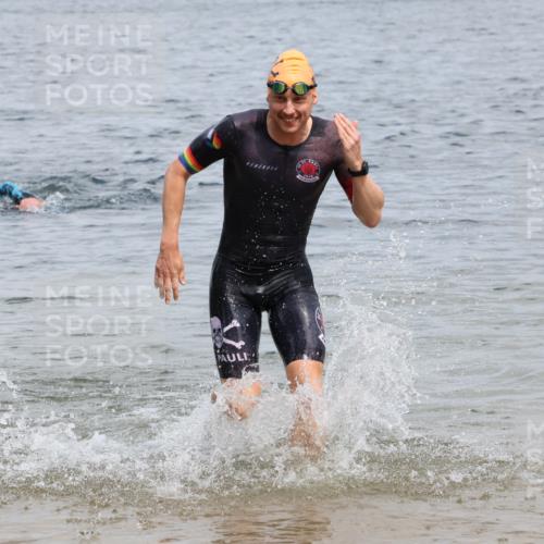 21.06.2025 - 27. Vierlanden-Triathlon Lena Gebhardt http://msf.ph/oto/8036973 15.06.2025 12:02:55 Schwimmen 999, 1003 meine-sportfotos.de