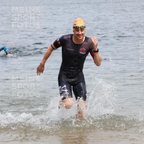 21.06.2025 - 27. Vierlanden-Triathlon Lena Gebhardt http://msf.ph/oto/8036979 15.06.2025 12:02:55 Schwimmen 999, 1003 meine-sportfotos.de