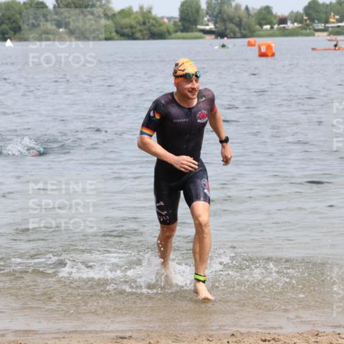 21.06.2025 - 27. Vierlanden-Triathlon Lena Gebhardt http://msf.ph/oto/8036982 15.06.2025 12:02:55 Schwimmen 999, 1003 meine-sportfotos.de