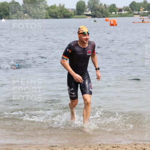 21.06.2025 - 27. Vierlanden-Triathlon Lena Gebhardt http://msf.ph/oto/8036985 15.06.2025 12:02:55 Schwimmen 999, 1003 meine-sportfotos.de
