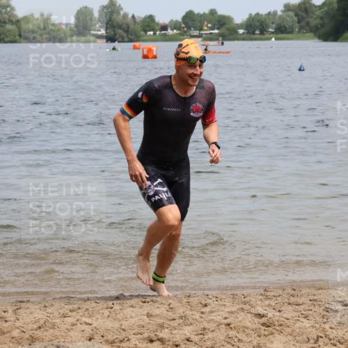 21.06.2025 - 27. Vierlanden-Triathlon Lena Gebhardt http://msf.ph/oto/8036990 15.06.2025 12:02:56 Schwimmen 999, 1003 meine-sportfotos.de