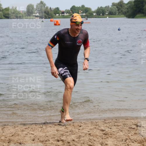 21.06.2025 - 27. Vierlanden-Triathlon Lena Gebhardt http://msf.ph/oto/8036996 15.06.2025 12:02:56 Schwimmen 999, 1003 meine-sportfotos.de