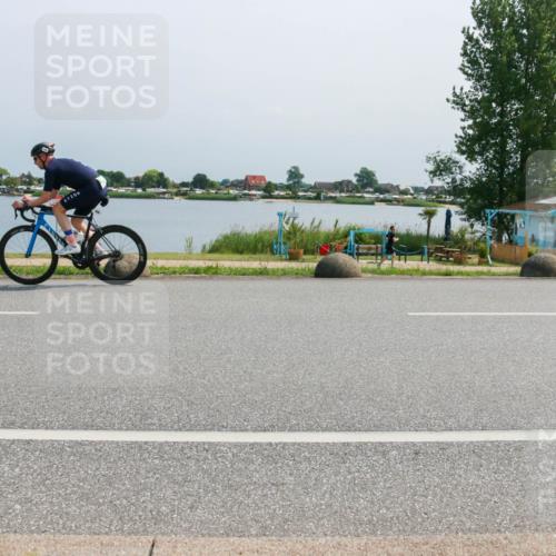 21.06.2025 - 27. Vierlanden-Triathlon H.Heesch http://msf.ph/oto/8036997 15.06.2025 11:47:07 Radfahren 647, 696, 710, 722, 734, 763, 831 meine-sportfotos.de