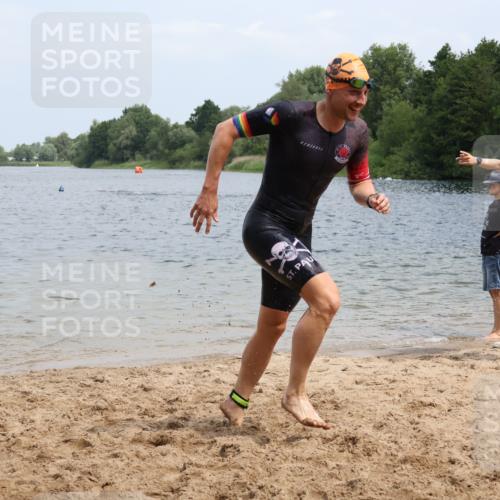 21.06.2025 - 27. Vierlanden-Triathlon Lena Gebhardt http://msf.ph/oto/8037004 15.06.2025 12:02:58 Schwimmen 999, 1003 meine-sportfotos.de