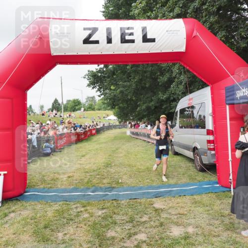21.06.2025 - 27. Vierlanden-Triathlon MichiJ http://msf.ph/oto/8037006 15.06.2026 13:06:53 Ziel 654 meine-sportfotos.de