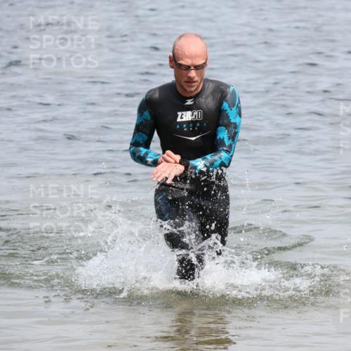 21.06.2025 - 27. Vierlanden-Triathlon Lena Gebhardt http://msf.ph/oto/8037014 15.06.2025 12:03:07 Schwimmen 999, 1002 meine-sportfotos.de