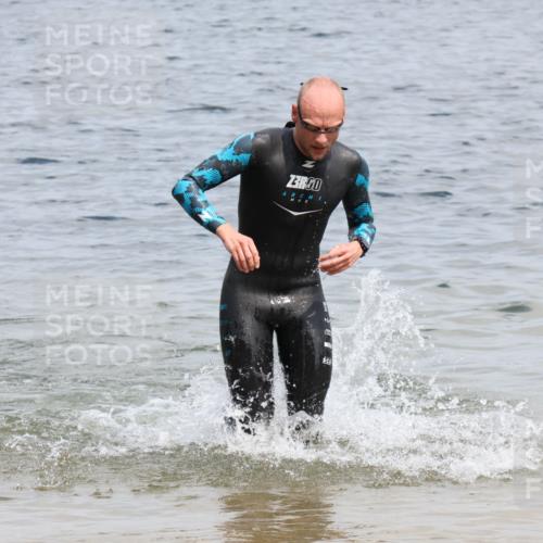 21.06.2025 - 27. Vierlanden-Triathlon Lena Gebhardt http://msf.ph/oto/8037020 15.06.2025 12:03:07 Schwimmen 999, 1002 meine-sportfotos.de