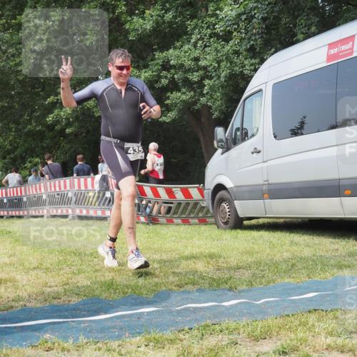 21.06.2025 - 27. Vierlanden-Triathlon KatJ http://msf.ph/oto/8037032 15.06.2025 11:26:48 Schwimmen 900 meine-sportfotos.de