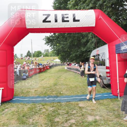21.06.2025 - 27. Vierlanden-Triathlon MichiJ http://msf.ph/oto/8037047 15.06.2026 13:06:54 Ziel 654 meine-sportfotos.de