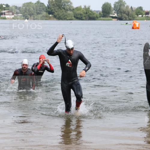 21.06.2025 - 27. Vierlanden-Triathlon Lena Gebhardt http://msf.ph/oto/8037048 15.06.2025 12:03:23 Schwimmen 1004, 1005, 1006, 1007, 1008 meine-sportfotos.de