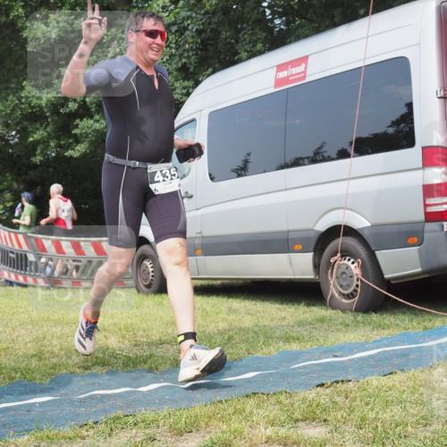 21.06.2025 - 27. Vierlanden-Triathlon KatJ http://msf.ph/oto/8037056 15.06.2025 11:26:49 Schwimmen 900 meine-sportfotos.de