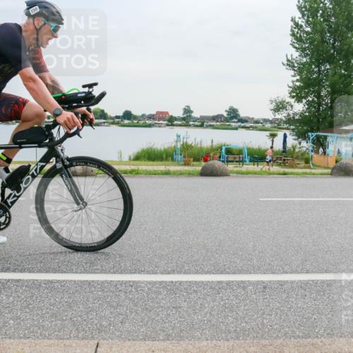 15.06.2025 - 27. Vierlanden-Triathlon H.Heesch http://msf.ph/oto/8037064 15.06.2025 10:50:04 Radfahren 150, 215, 250 meine-sportfotos.de
