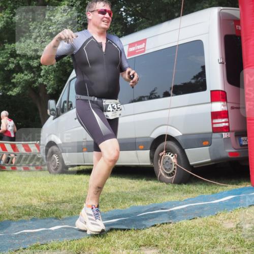 21.06.2025 - 27. Vierlanden-Triathlon KatJ http://msf.ph/oto/8037067 15.06.2025 11:26:49 Schwimmen 900 meine-sportfotos.de