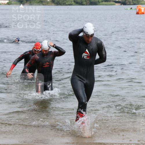 21.06.2025 - 27. Vierlanden-Triathlon Lena Gebhardt http://msf.ph/oto/8037068 15.06.2025 12:03:24 Schwimmen 1004, 1005, 1006, 1007, 1008 meine-sportfotos.de