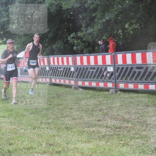 21.06.2025 - 27. Vierlanden-Triathlon KatJ http://msf.ph/oto/8037079 15.06.2025 14:17:14 Ziel 1218, 1269 meine-sportfotos.de