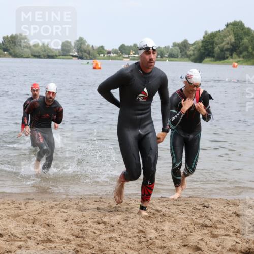 21.06.2025 - 27. Vierlanden-Triathlon Lena Gebhardt http://msf.ph/oto/8037093 15.06.2025 12:03:27 Schwimmen 1004, 1005, 1006, 1007, 1008 meine-sportfotos.de