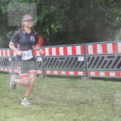 21.06.2025 - 27. Vierlanden-Triathlon KatJ http://msf.ph/oto/8037104 15.06.2025 14:17:15 Ziel 1218, 1269 meine-sportfotos.de