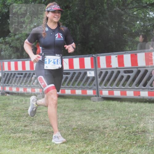 21.06.2025 - 27. Vierlanden-Triathlon KatJ http://msf.ph/oto/8037114 15.06.2025 14:17:16 Ziel 1218 meine-sportfotos.de