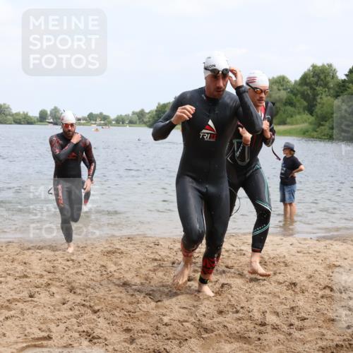 21.06.2025 - 27. Vierlanden-Triathlon Lena Gebhardt http://msf.ph/oto/8037115 15.06.2025 12:03:28 Schwimmen 1004, 1005, 1006, 1007, 1008 meine-sportfotos.de