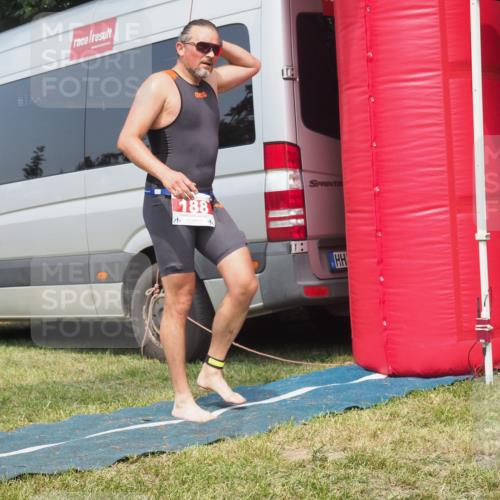 21.06.2025 - 27. Vierlanden-Triathlon KatJ http://msf.ph/oto/8037116 15.06.2025 11:27:00 Schwimmen 900 meine-sportfotos.de